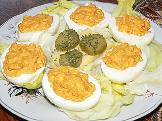 Jajka faszerowane z papryką